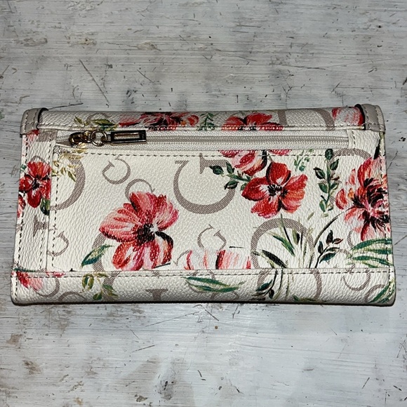 Guess floral slim wallet clutch NEW without tags! - Picture 2 of 5